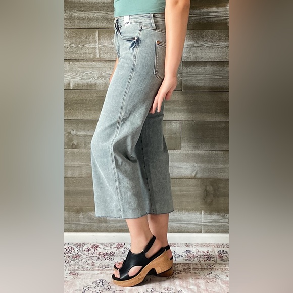 judy blue mid rise tummy control top wide leg crop jeans raw hem JB88903REG LT - Picture 5 of 13